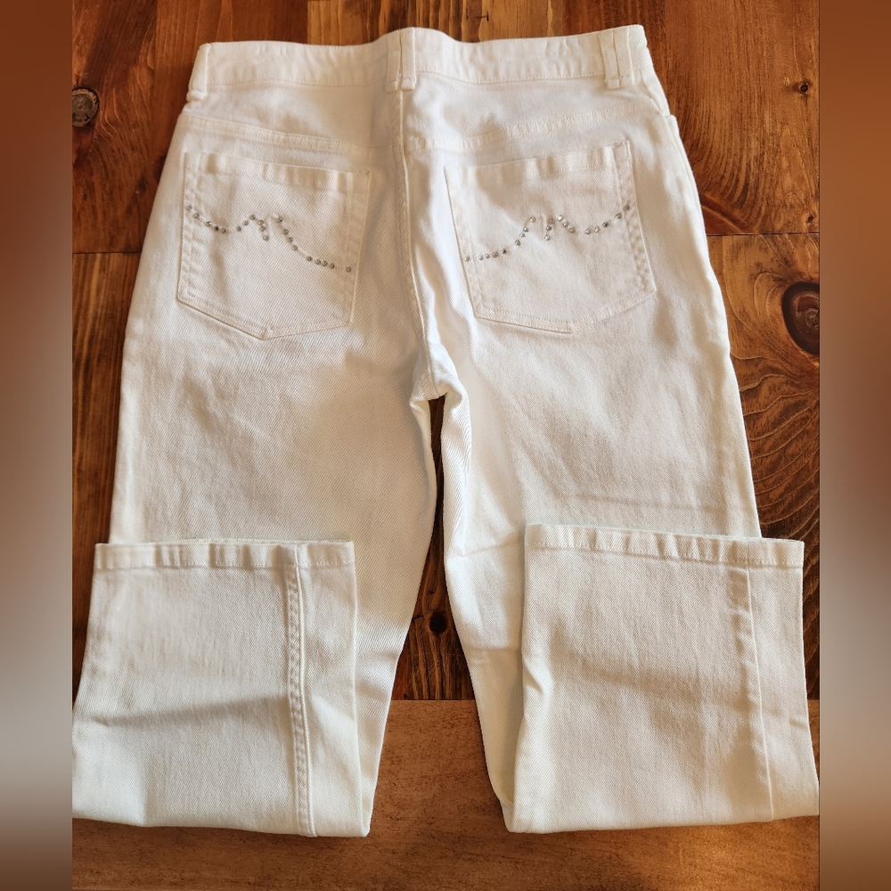 Fieldgear Elegant White Cropped Jeans for Women Size 6 Studded Back Pockets